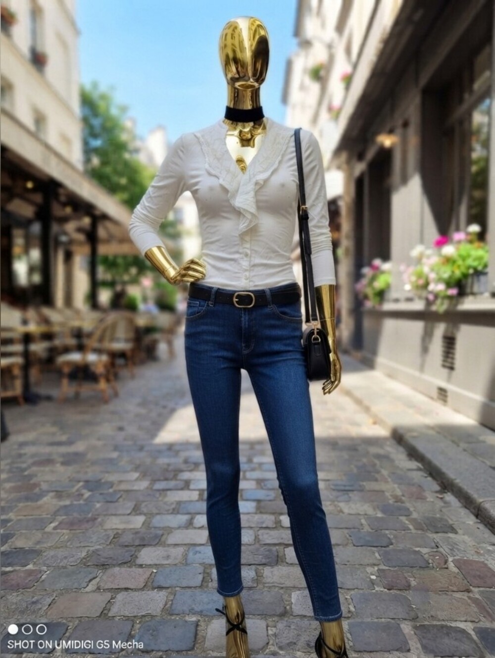 Beautiful Vintage Ruffle V-Neck Button-Front Women's Blouse 🤍